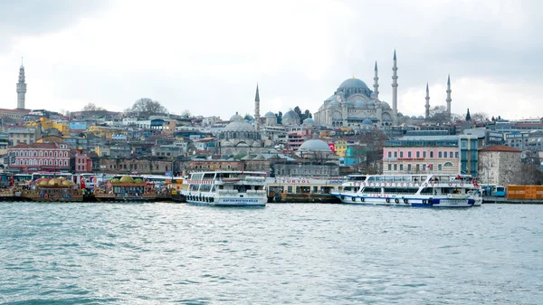 Utsikt over Bosporus-elva i Istanbul – stockfoto