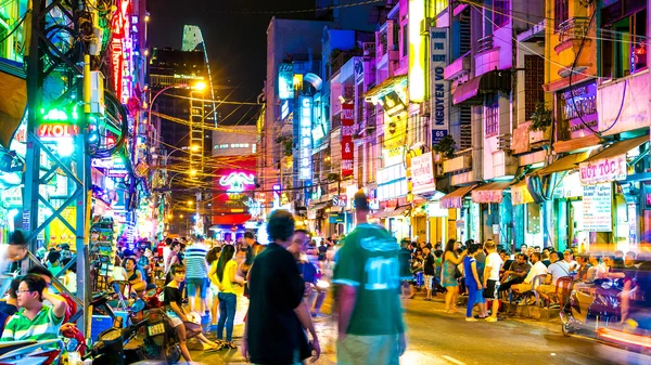 Vita notturna impegnativa a Hi Chi Minh City — Foto Stock