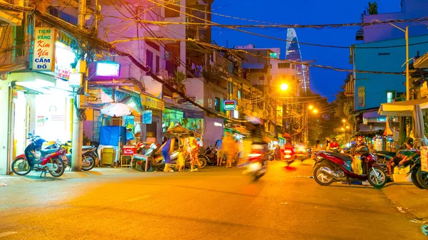 Una notte movimentata strada a Ho Chi Minh City — Foto Stock