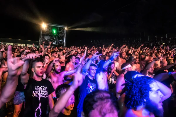 Hatebreed Moshpit e multidão surfar nos Metaldays em Tolmin — Fotografia de Stock