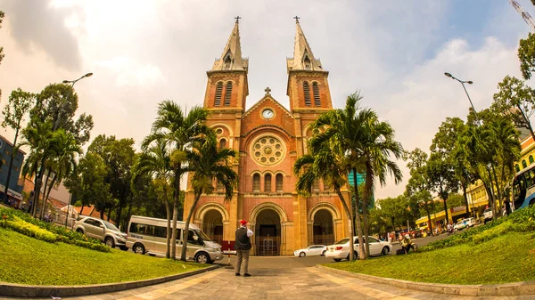 Pohled na katedrálu Notre-Dame v Ho Či Minově městě — Stock fotografie