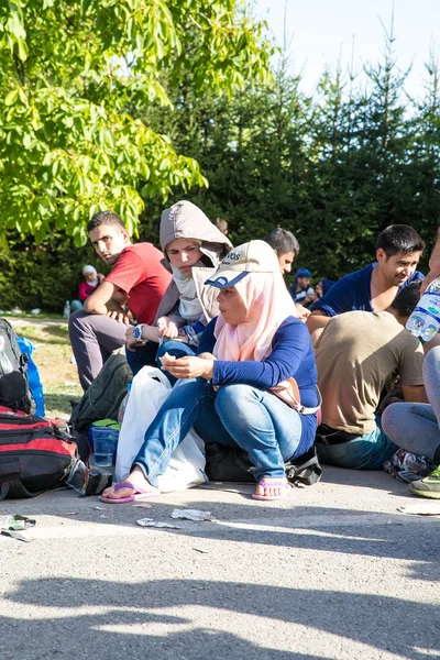 Refugiados varados en Tovarnik — Foto de Stock