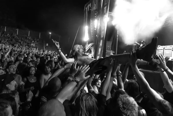 Hatebreed Moshpit i tłum surfing na Metaldays w Tolmin — Zdjęcie stockowe