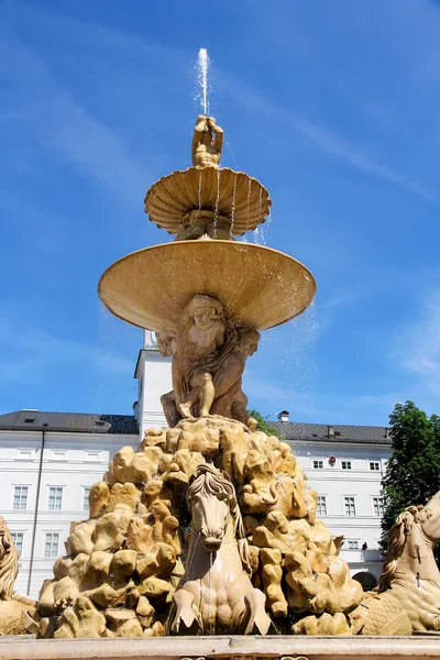 Residenz fontein in Salzburg — Stockfoto