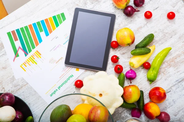 Nutrizione sana e tablet — Foto Stock