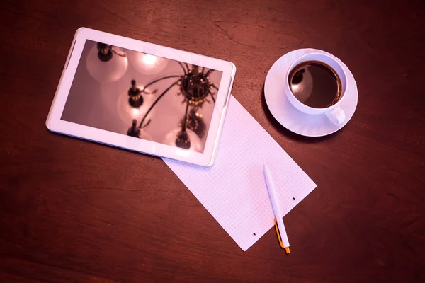 Klasik kahve ve Tablet Pc — Stok fotoğraf
