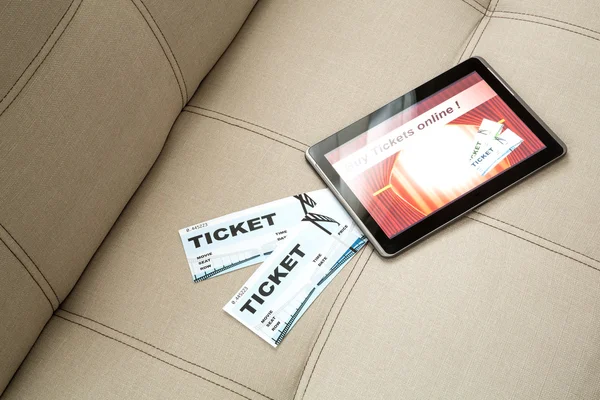 Buy Cinema Tickets online with a Tablet PC — Stock Photo, Image