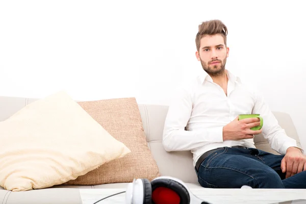 Kaffeepause mit Kopfhörer — Stockfoto