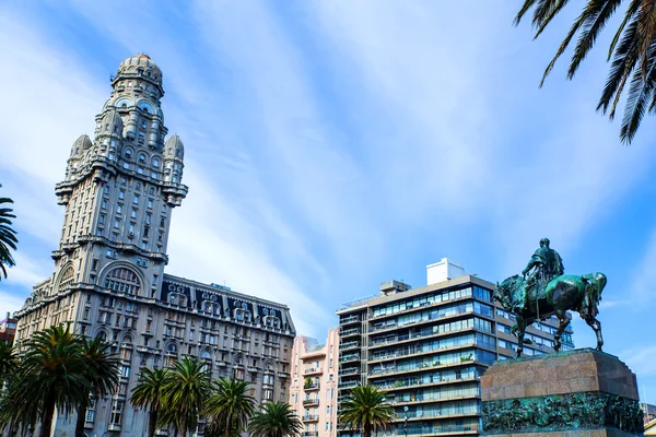 View over the Plaza Independencia in Montevideo — Stock Photo, Image