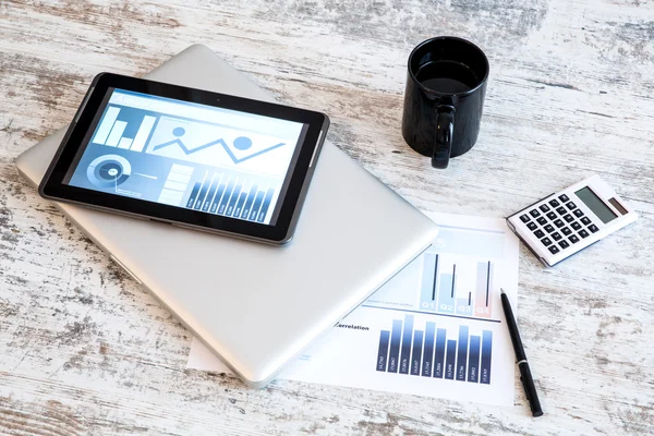 Business Analytics with a Tablet PC and a Laptop — Stock Photo, Image