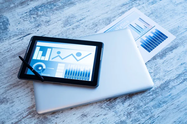 Business Analytics with a Tablet PC — Stock Photo, Image