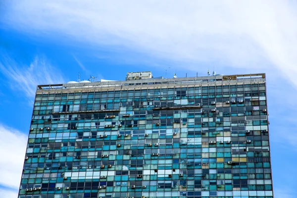 现代建筑在蒙得维的亚的独立广场上 — 图库照片