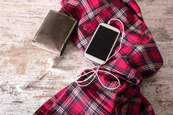 Red pants, a wallet and a smartphone — Stock Photo, Image