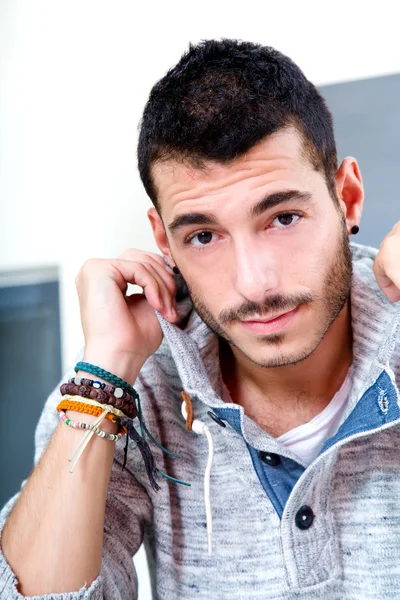 Young man with tablet in the kitchen — Stock Photo, Image