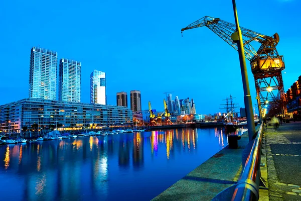 Puerto Madero in Buenos Aires at night — Stock Photo, Image