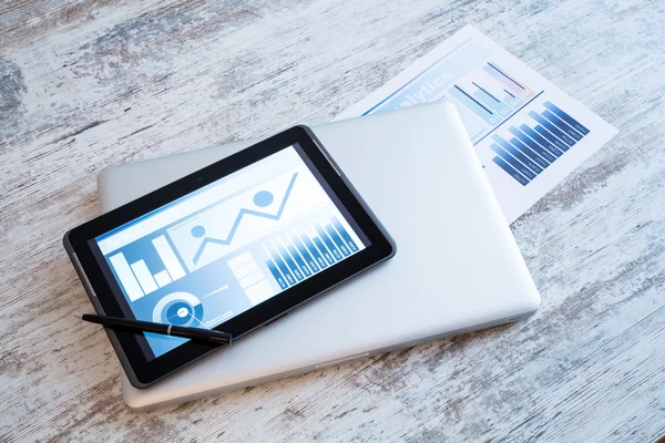 Business Analytics with a Tablet PC — Stock Photo, Image