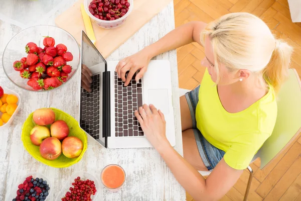 Researching Fruits — Stock Photo, Image