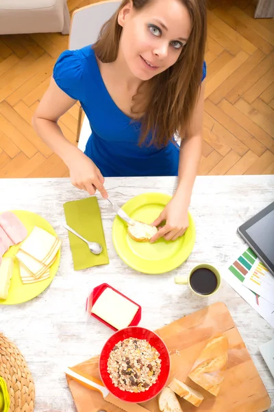 Young woman preparing a european breakfast — Stock Photo, Image