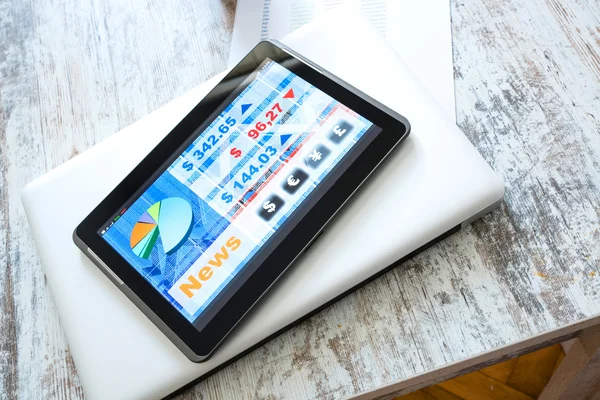 Borsa app bir Tablet PC'de ticaret — Stok fotoğraf