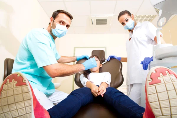 Menina no dentista — Fotografia de Stock