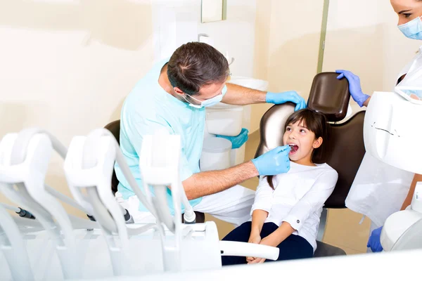 Little girl at the dentist — Stock Photo, Image