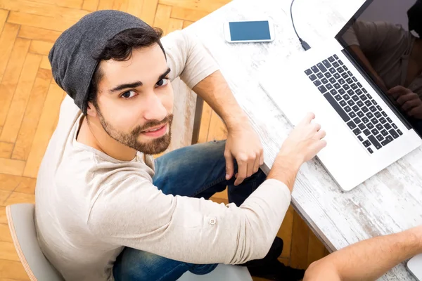 Two young men working in the office — Stock Photo, Image