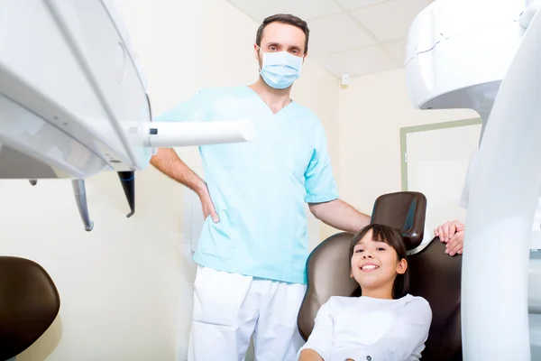 Menina no dentista — Fotografia de Stock