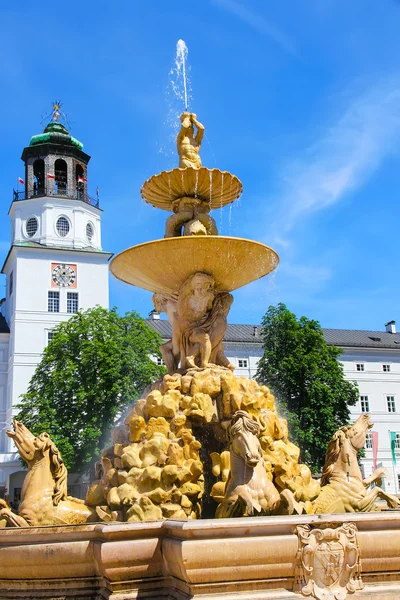 Residenz fontän i Salzburg — Stockfoto