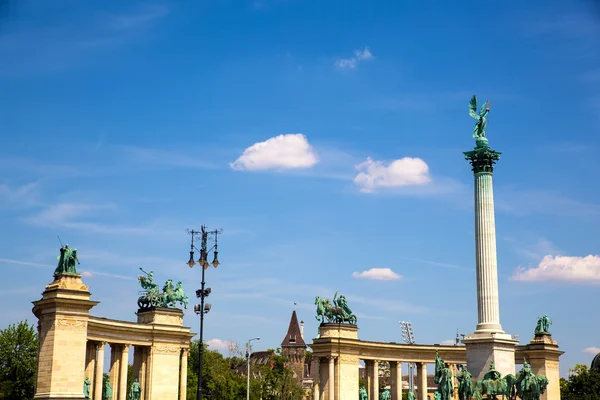 The Millenium Monument on the heroes square in Budapest — Stock Photo, Image