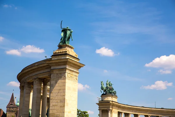 Pomník tisíciletí na náměstí hrdinů v Budapešti — Stock fotografie