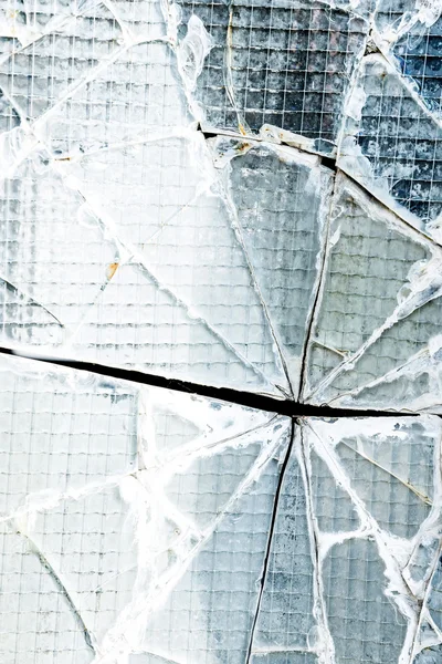Разбитое стекло безопасности — стоковое фото