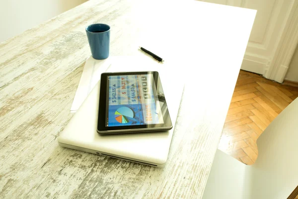 Stock market trading app on a Tablet PC — Stock Photo, Image