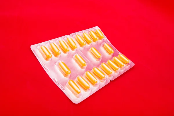 Algunas pastillas amarillas — Foto de Stock