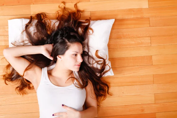 Relaxante no chão — Fotografia de Stock