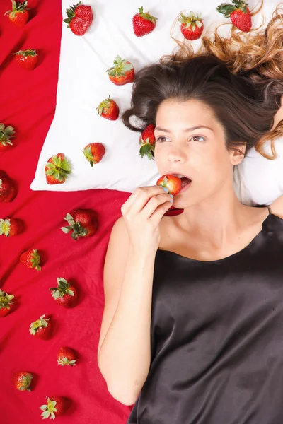 A woman lying alone on the bed — Stock Photo, Image