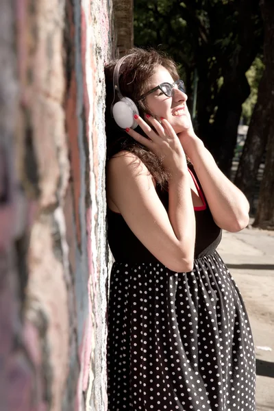 Desfrutando de música urbana — Fotografia de Stock