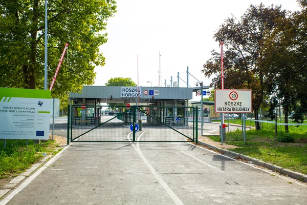 Κλειστών συνόρων σε Roeszke στη Σερβία, στην Ουγγαρία — Φωτογραφία Αρχείου