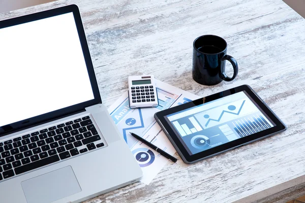 Business Analytics with a Tablet PC and a Laptop — Stock Photo, Image