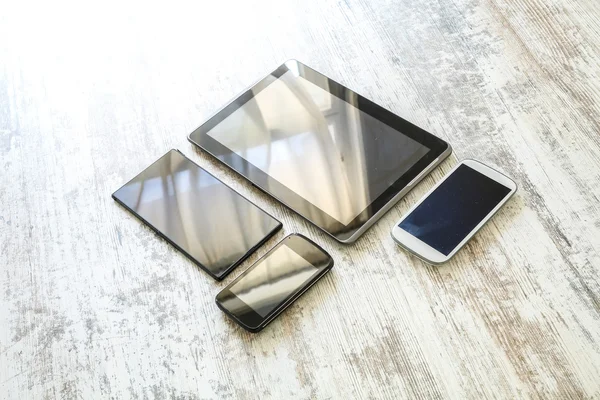 Vários smartphones e Tablet PCs — Fotografia de Stock