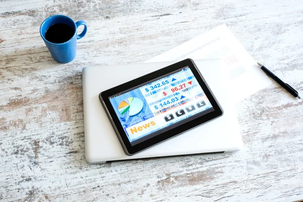 Stock market trading app on a Tablet PC — Stock Photo, Image