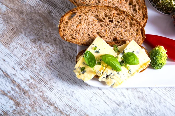 Sandwich with Roquefort cheese and dark bread — Stock Photo, Image