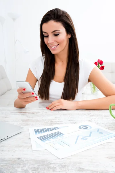 Young business woman working from home — Stock Photo, Image