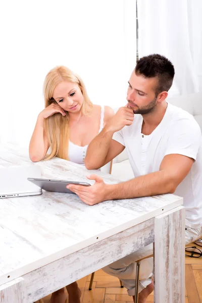 A beautiful young couple using a Tablet PC together — Stock Photo, Image