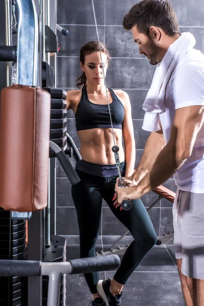 Young couple training in the Gym — Stock Photo, Image