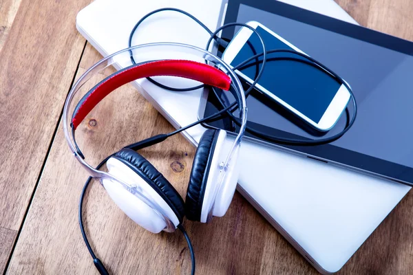 Digital devices and Headphones on a wooden Desktop — Stock Photo, Image