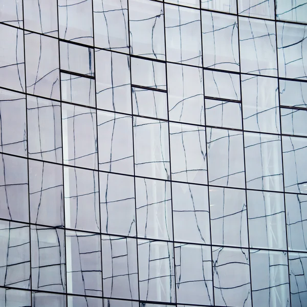 Pared de cristal en edificio de oficinas moderno —  Fotos de Stock