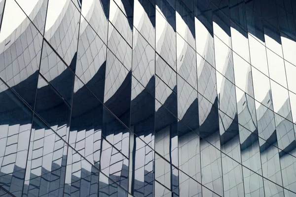 Glaswand im modernen Bürogebäude — Stockfoto