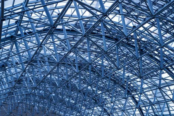 Telhado de aço na arquitetura moderna — Fotografia de Stock