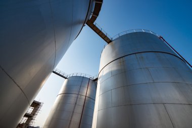 Rafineri Petrol tankı