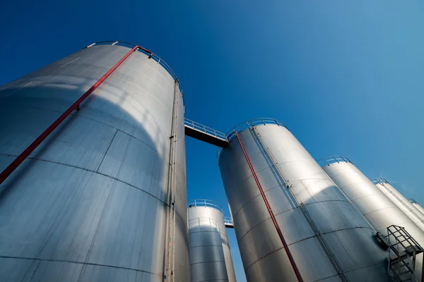 Serbatoio dell'olio nella raffineria — Foto Stock